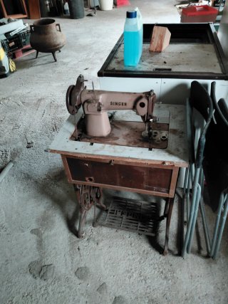Máquina de coser Singer antigua