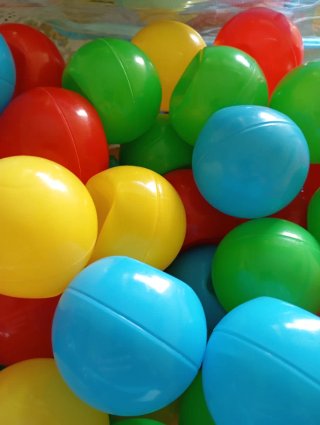 Bolas de colores para parques infantiles