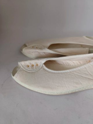 Zapatillas con cuña de chica N°37-38 nuevas.