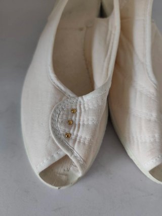 Zapatillas con cuña de chica N°37-38 nuevas.