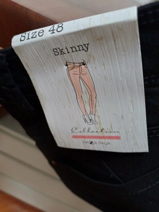 Jeans skinny neri Piazza Italia