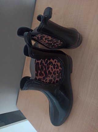 Botas de agua negras caña baja
