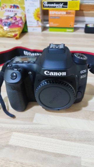 Cámara Canon EOS 80D + Micrófono Rode Videomic