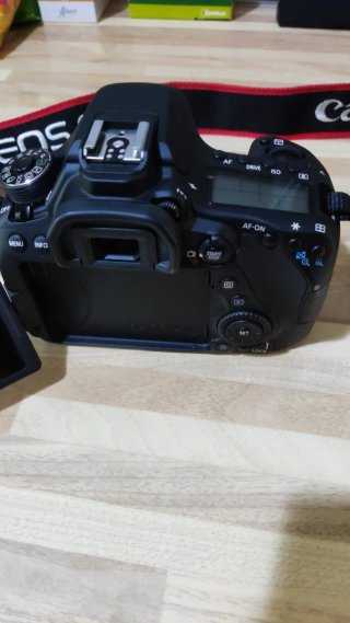 Cámara Canon EOS 80D + Micrófono Rode Videomic