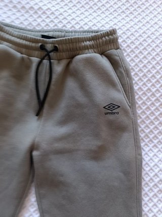 Pantalón Umbro verde oliva