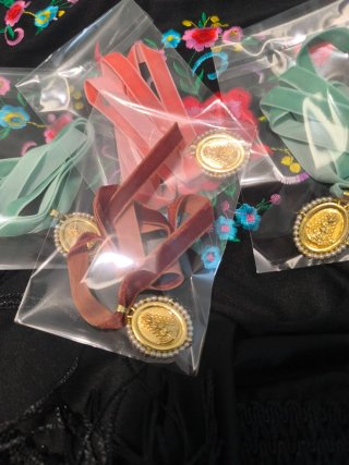 Lazo terciopelo con medalla Virgen del Rocío