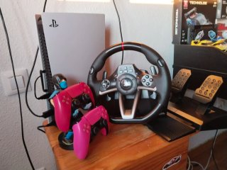 Consola PS5 con Volante pedales y cascos