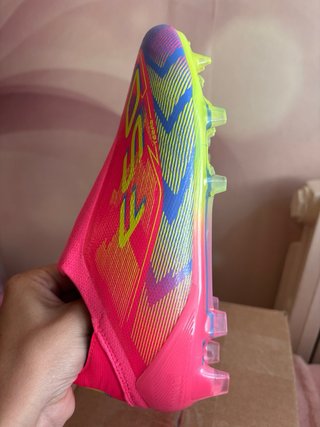 Botas de fútbol rosa flúor talla 36