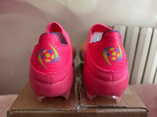Botas de fútbol rosa flúor talla 36