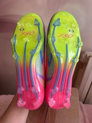 Botas de fútbol rosa flúor talla 36
