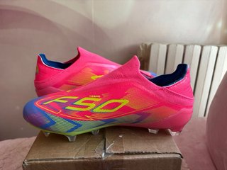 Botas de fútbol rosa flúor talla 36