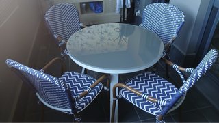 Conjunto mesa y 4 sillas