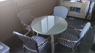 Conjunto mesa y 4 sillas