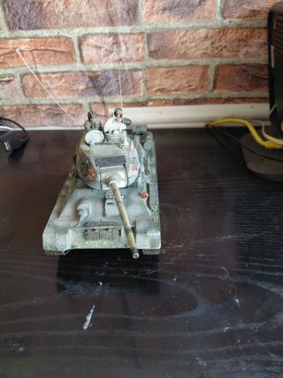 Maqueta Tanque T-34 con tripulación
