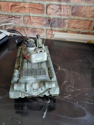 Maqueta Tanque T-34 con tripulación