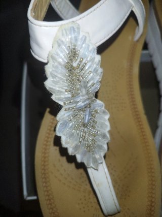 Sandalias blancas adornadas talla 41