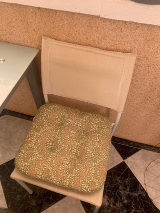 Mesa de cristal y metal con 4 sillas