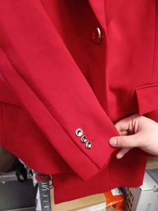 Traje rojo mujer chaqueta y pantalón de Zara