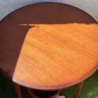 Mesa redonda de madera