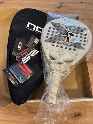 Pala de pádel NOX AT10 12K 2026 usada 2 partidos