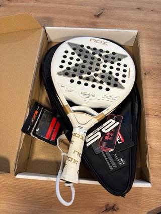 Pala de pádel NOX AT10 12K 2026 usada 2 partidos