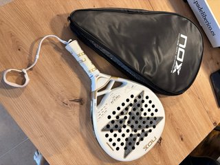 Pala de pádel NOX AT10 12K 2026 usada 2 partidos