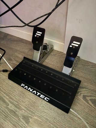 Base + Volante + Pedales Fanatec