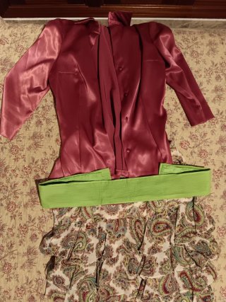 Conjunto traje de fiesta falda y chaqueta.