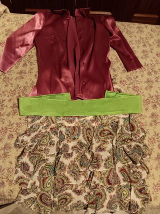 Conjunto traje de fiesta falda y chaqueta.