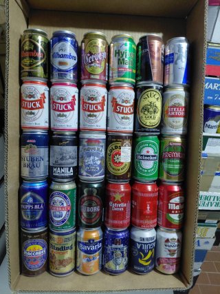 Lattine di birra vuote da collezione