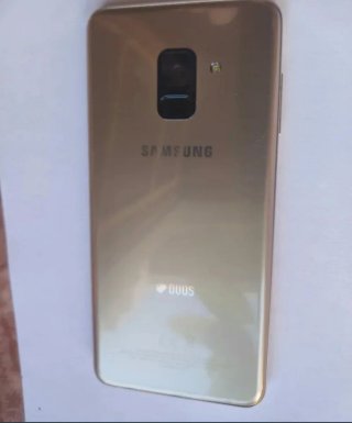 Vendo Samsung Galaxy A8 (2018) Dorado en 60 euros