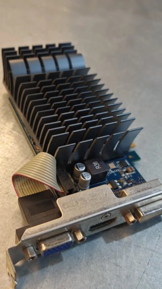 Tarjeta gráfica Asus GT 630 en perfecto estado.