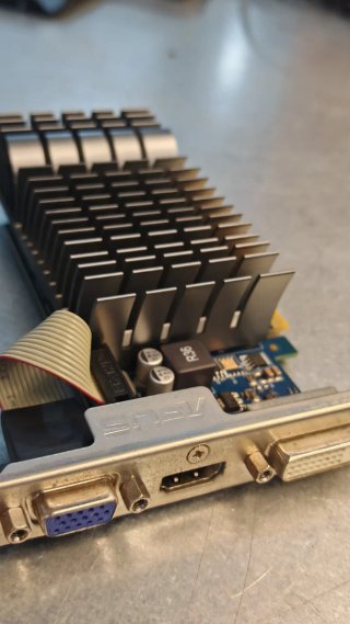 Tarjeta gráfica Asus GT 630 en perfecto estado.