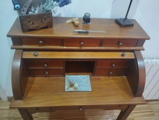 Scrivania in legno massello
