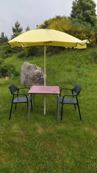 Mesa, 2 Sillas y Sombrilla Exterior