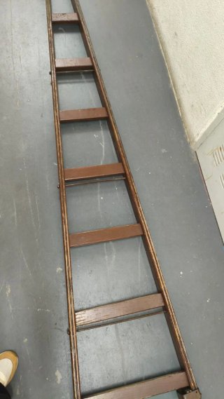 Escalera triangular madera, 4 m.