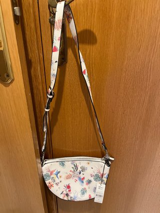 Bolso colgar Parfois estampado flores y pájaros