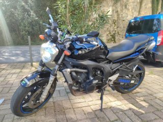 Yamaha FZ6 Naked Negra