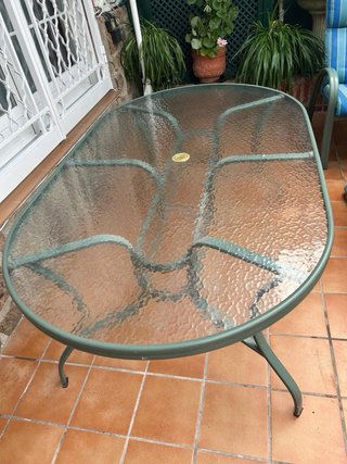 Mesa y 6 sillones de jardín