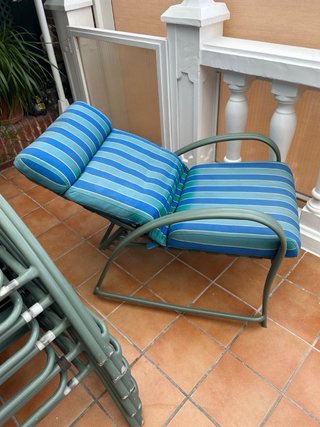 Mesa y 6 sillones de jardín