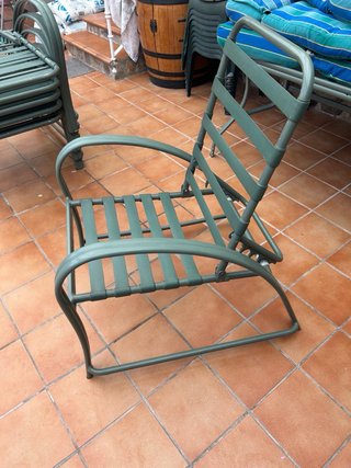 Mesa y 6 sillones de jardín