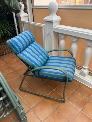 Mesa y 6 sillones de jardín