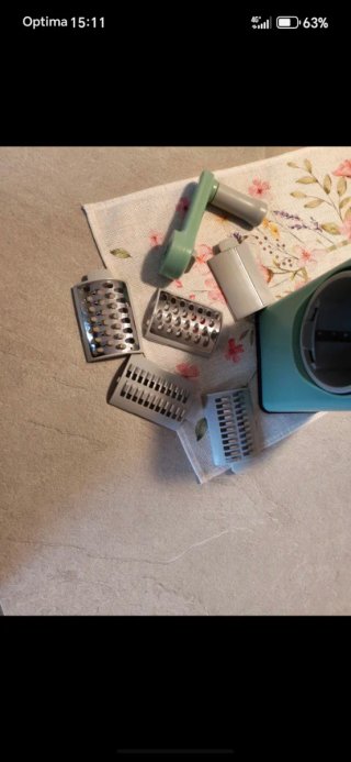 Tagliaverdure/grattugia manuale rotante