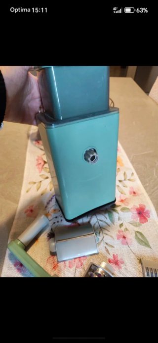 Tagliaverdure/grattugia manuale rotante