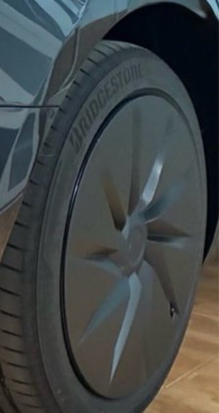 Llanta y Tapacubos Tesla Model 3