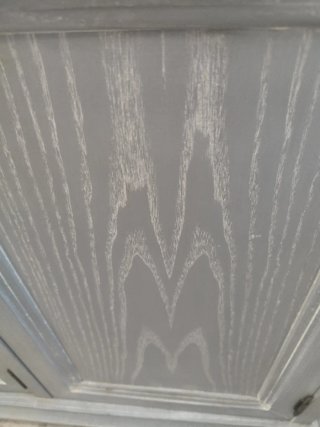 Mueble de baño y espejo gris y blanco