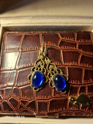Orecchini pendenti con pietra blu
