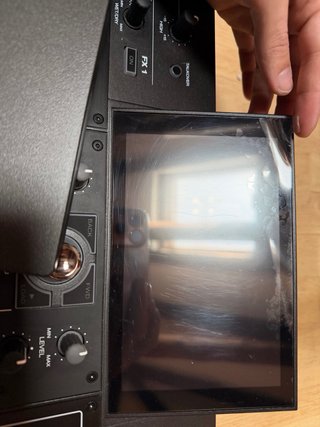 Controladora DJ Denon Prime 2 en su caja