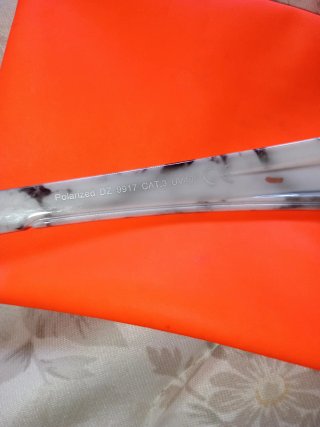 Gafas de sol polarizadas negras con funda naranja
