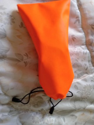 Gafas de sol polarizadas negras con funda naranja
